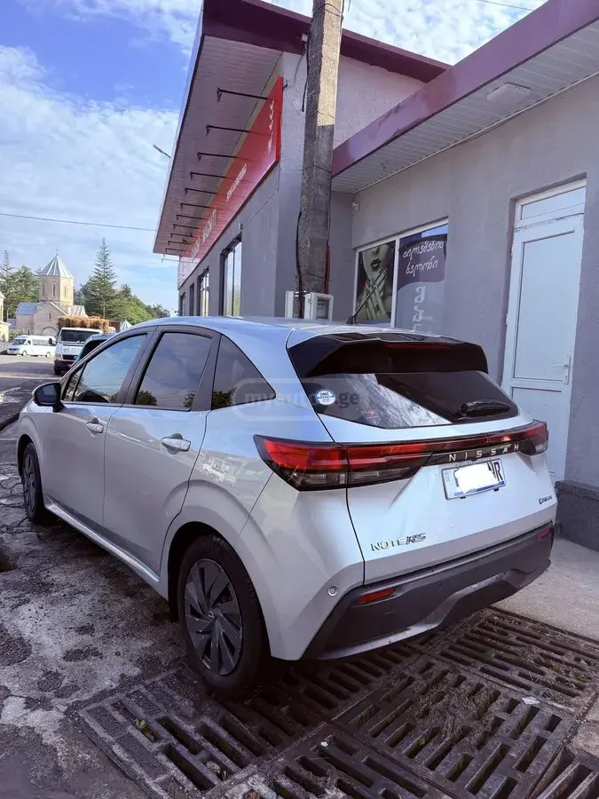 نمای دیگر نیسان 2023