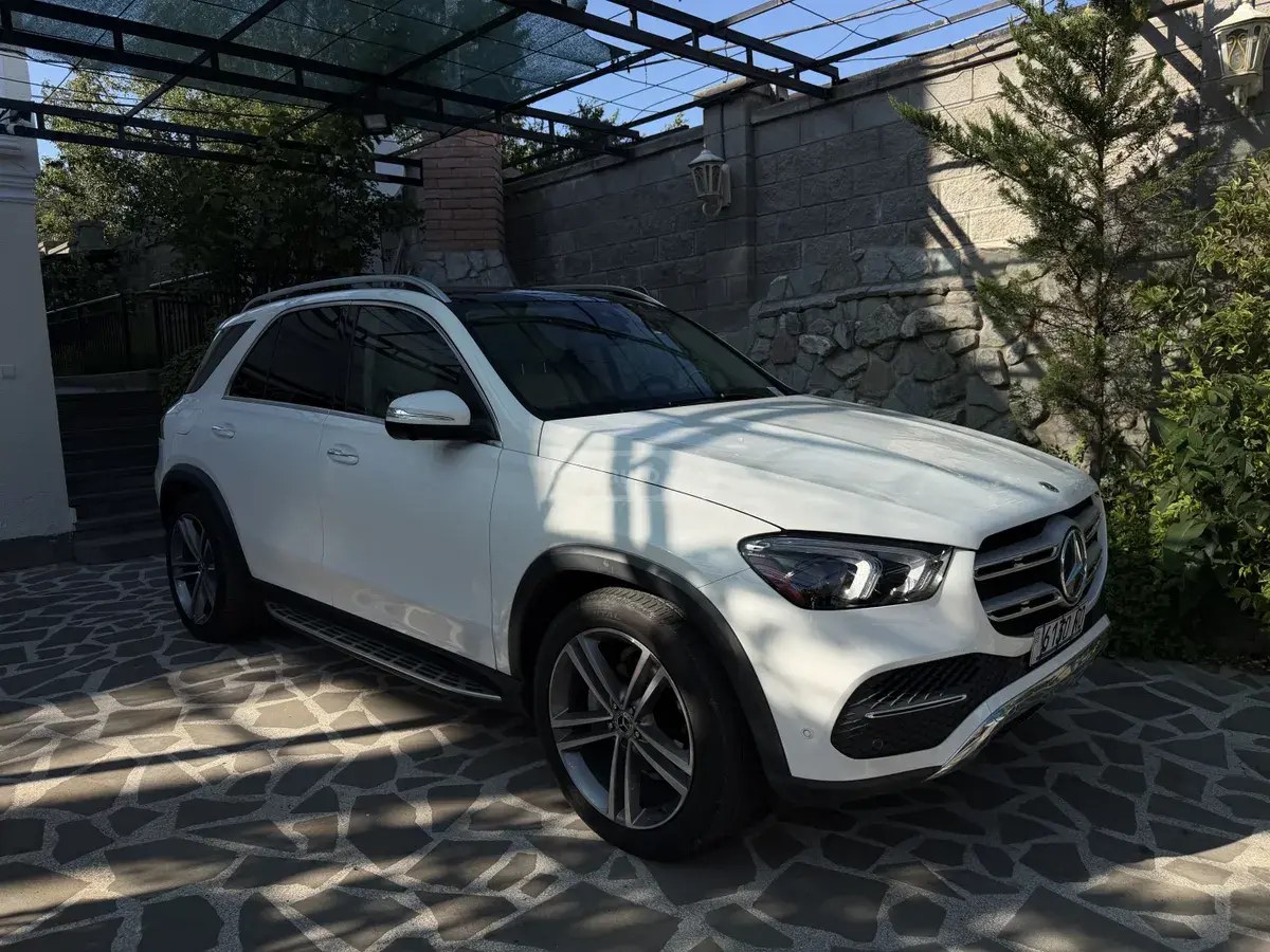 نمای دیگر مرسدس بنز بیس GLE 350 4dr 4x2 اسپرت Uti 2022