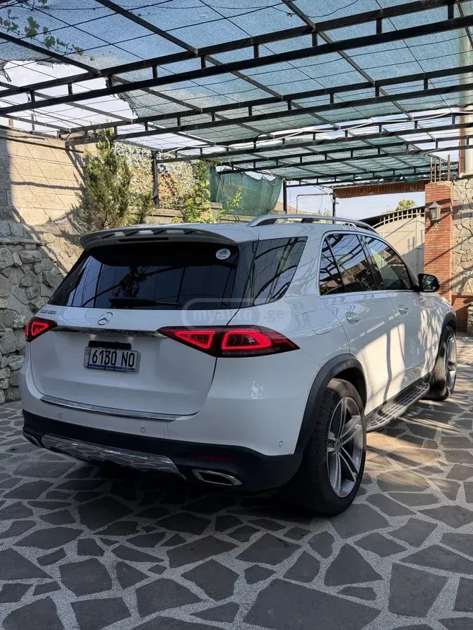 نمای دیگر مرسدس بنز بیس GLE 350 4dr 4x2 اسپرت Uti 2022