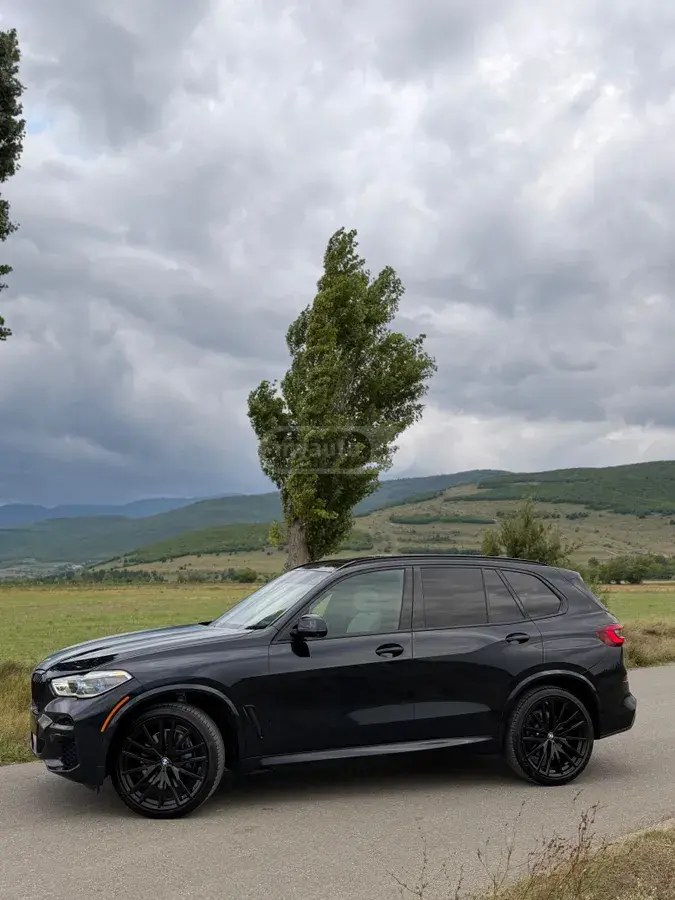 نمای دیگر بی ام و xDrive40i 4dr تمام چرخ محرک 2022