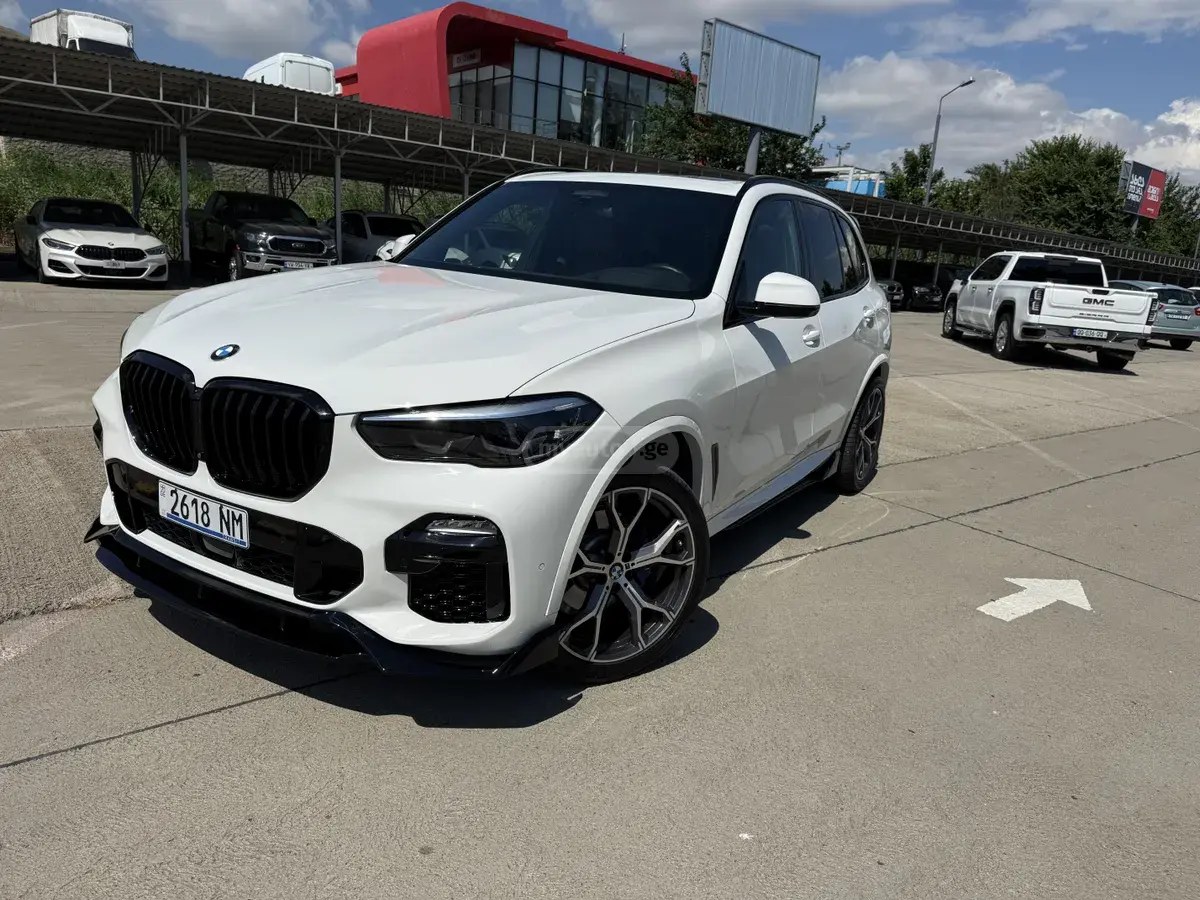 نمای دیگر بی ام و xDrive40i 4 در چهار چرخ محرک 2021