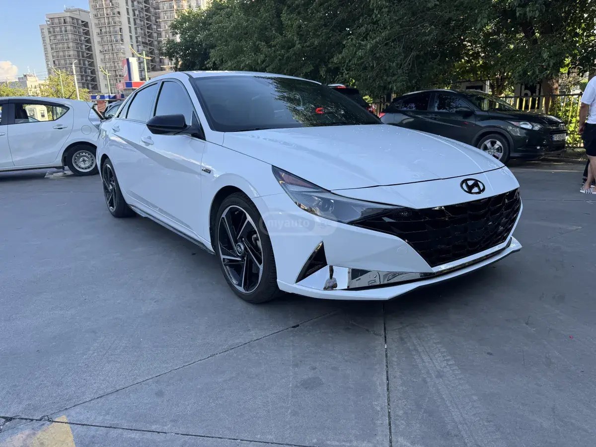 نمای دیگر هیوندای لیمیتد 4 در سدان CVT 2021