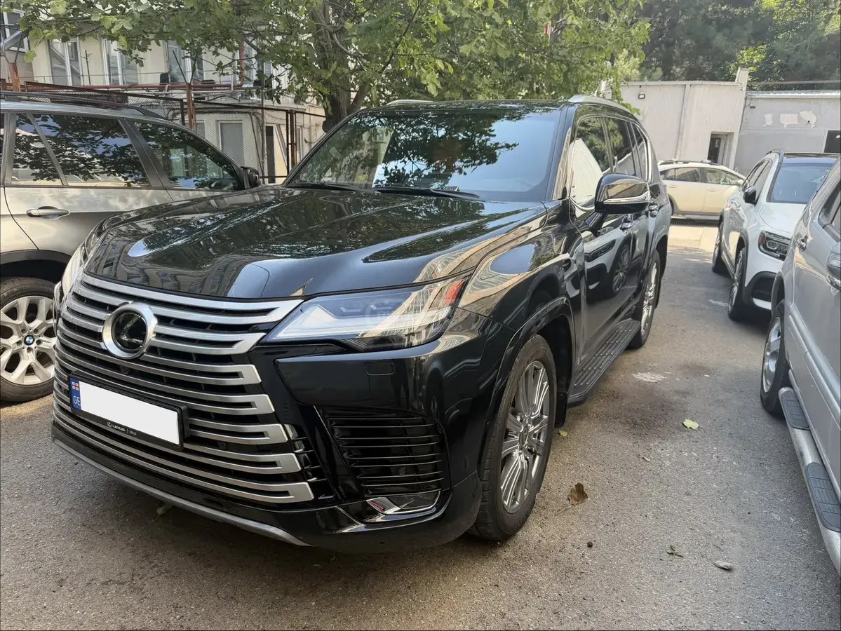 نمای دیگر لکسوس VIP فول 2024