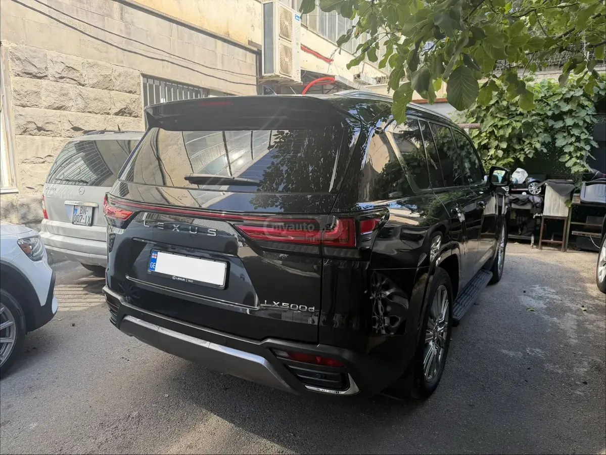 نمای دیگر لکسوس VIP فول 2024