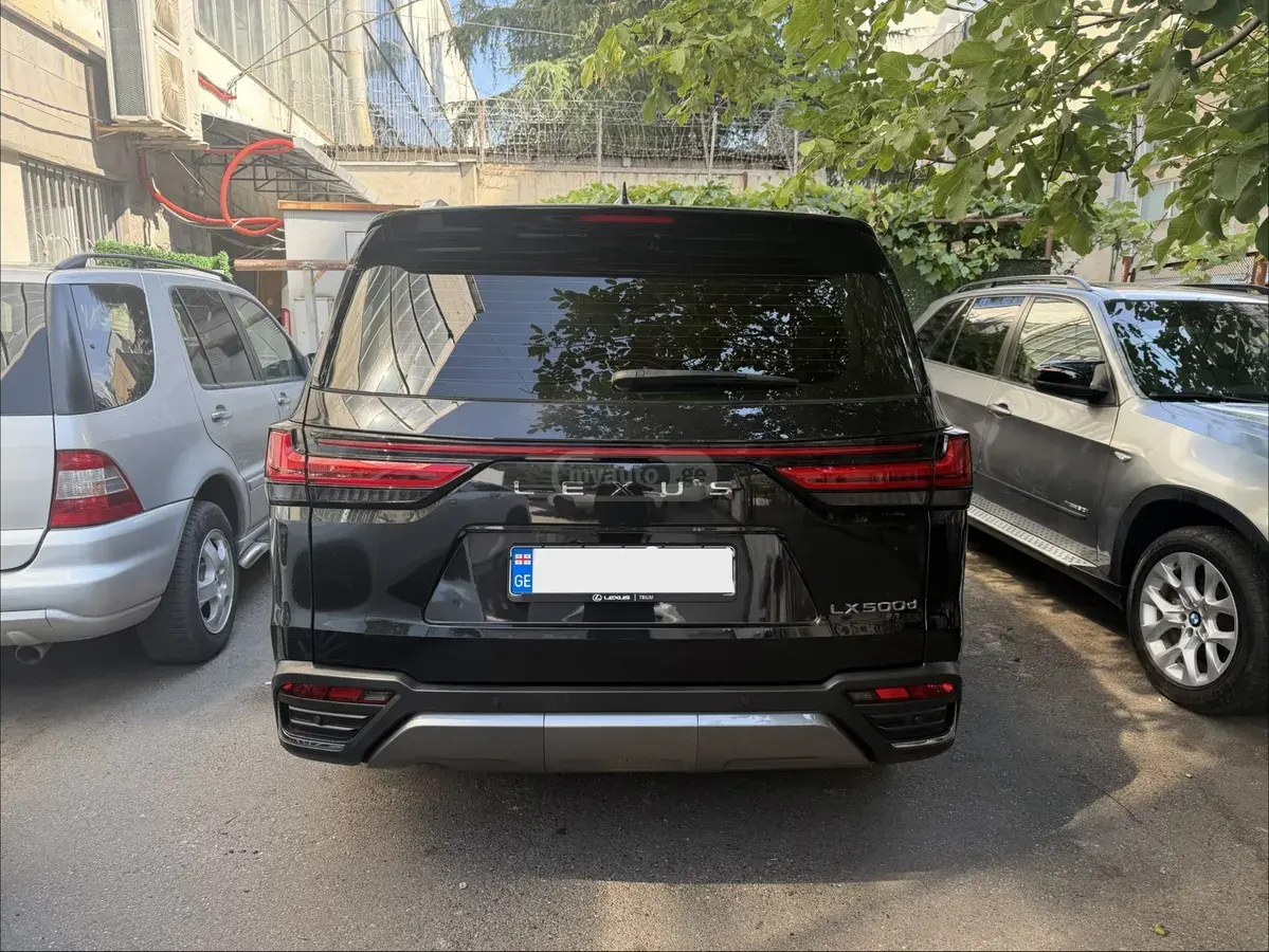 نمای دیگر لکسوس VIP فول 2024