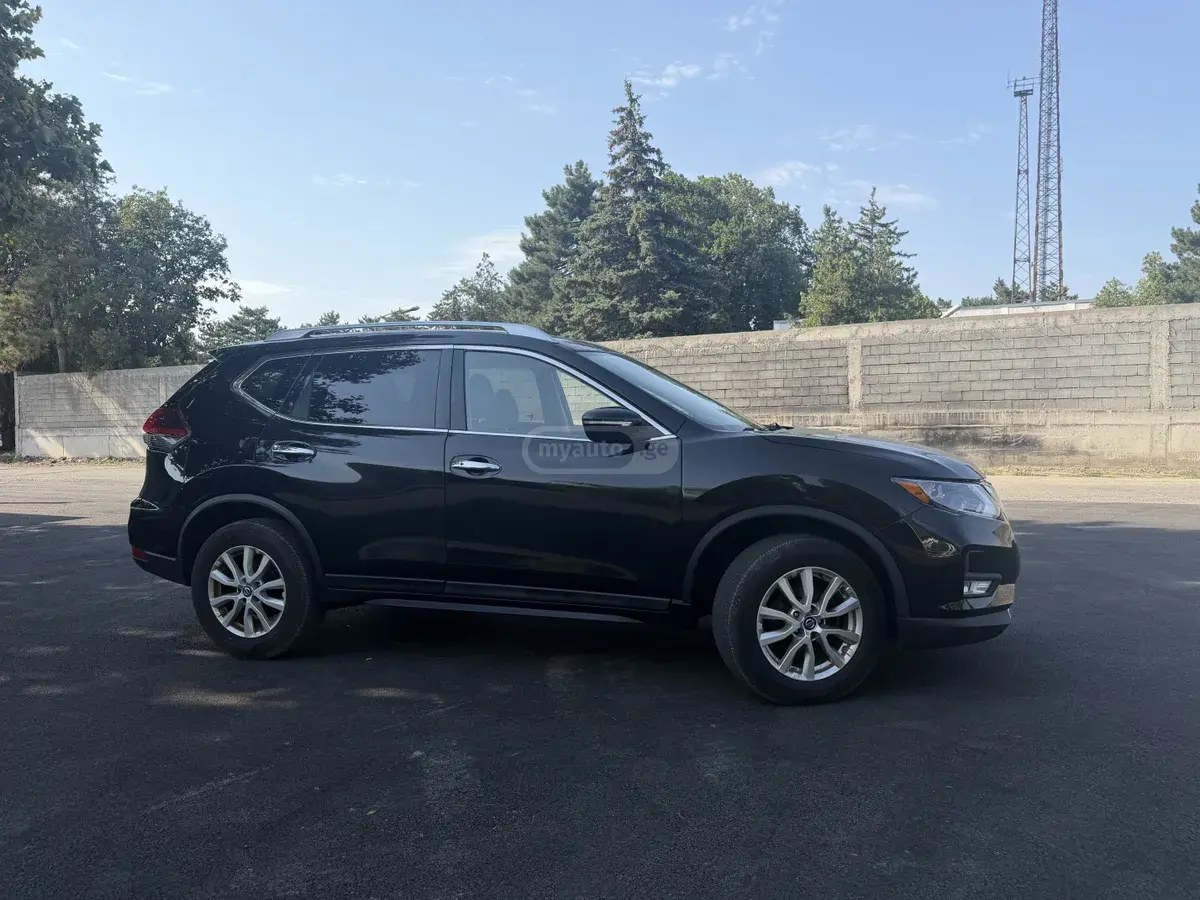 نمای دیگر نیسان SV 4 در چهار چرخ محرک CVT 2020
