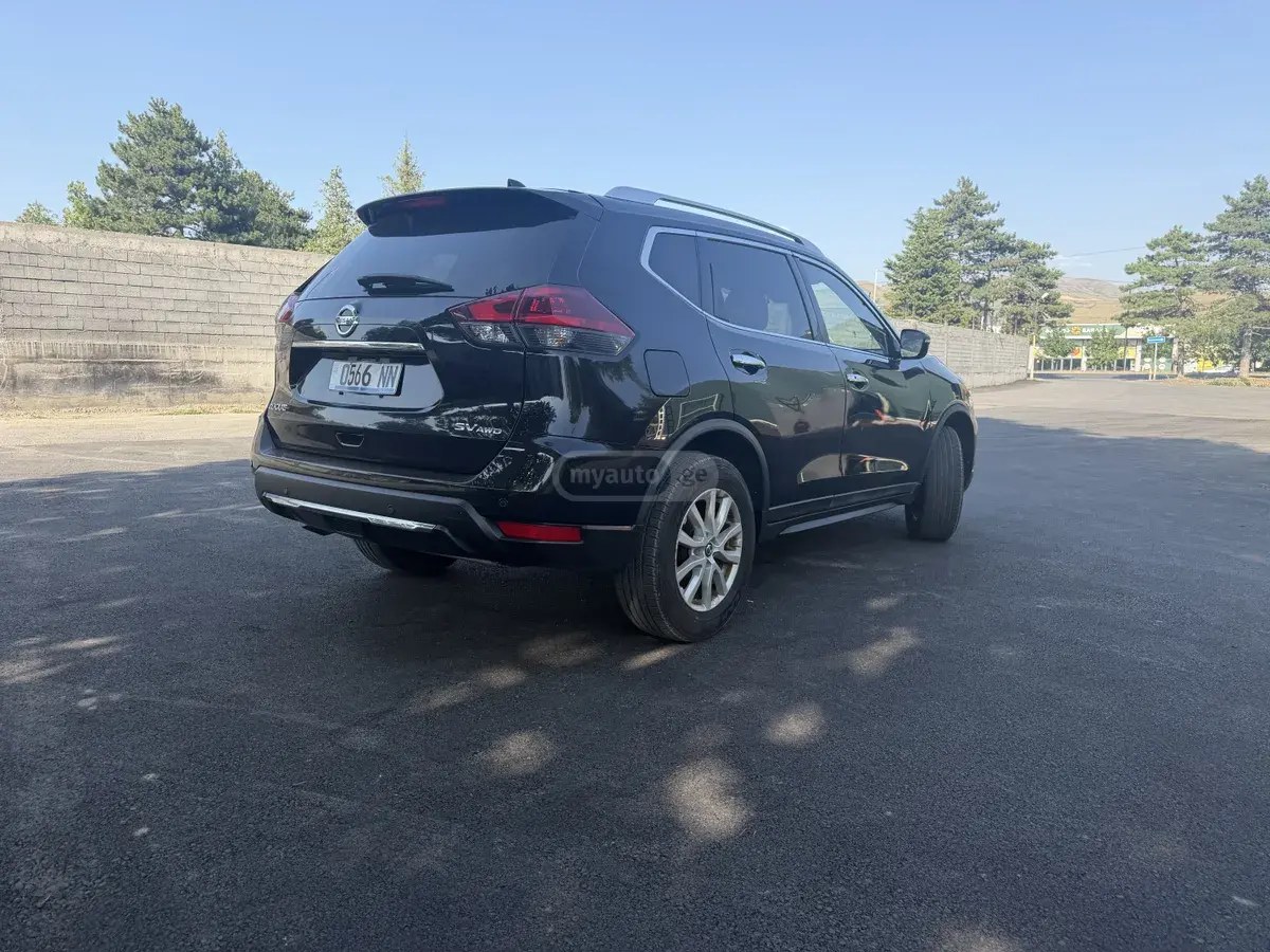 نمای دیگر نیسان SV 4 در چهار چرخ محرک CVT 2020