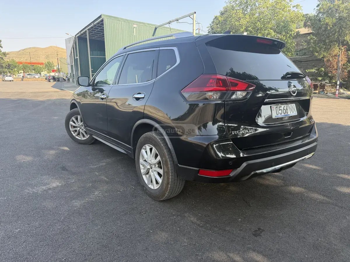 نمای دیگر نیسان SV 4 در چهار چرخ محرک CVT 2020