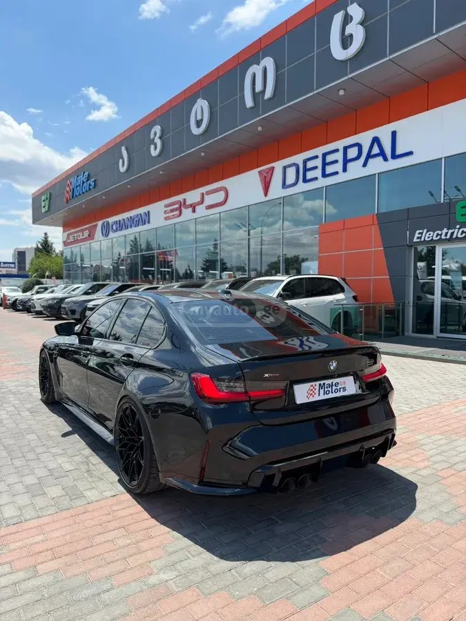 نمای دیگر بی ام و کامپتیشن xDrive 4dr تمام چرخ 2023