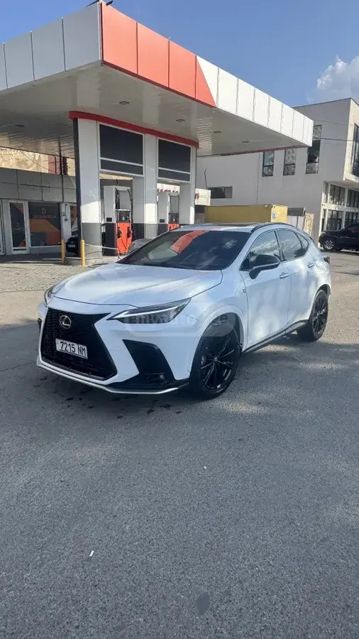 نمای دیگر لکسوس F SPORT هندلینگ 4dr تمام چرخ 2022