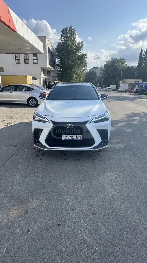 نمای دیگر لکسوس F SPORT هندلینگ 4dr تمام چرخ 2022