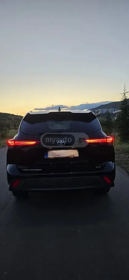 نمای دیگر تویوتا 2021