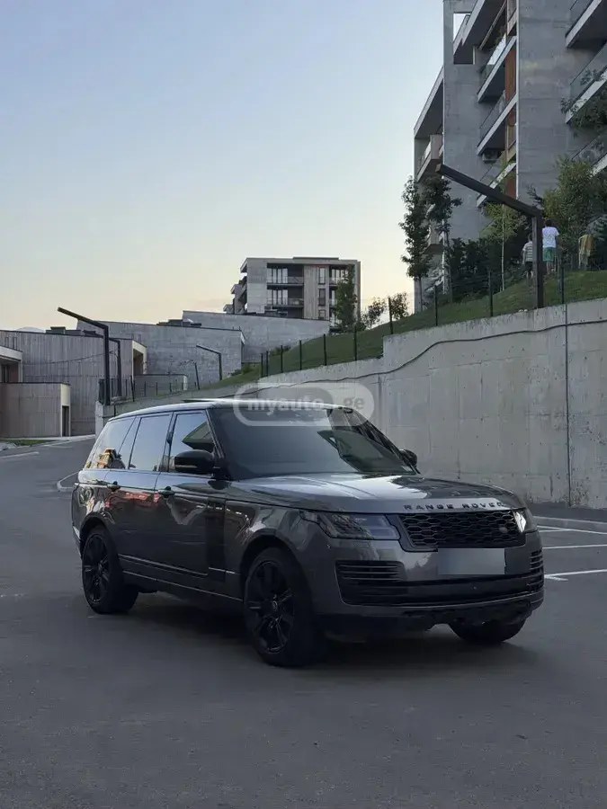 نمای دیگر لندروور 2018