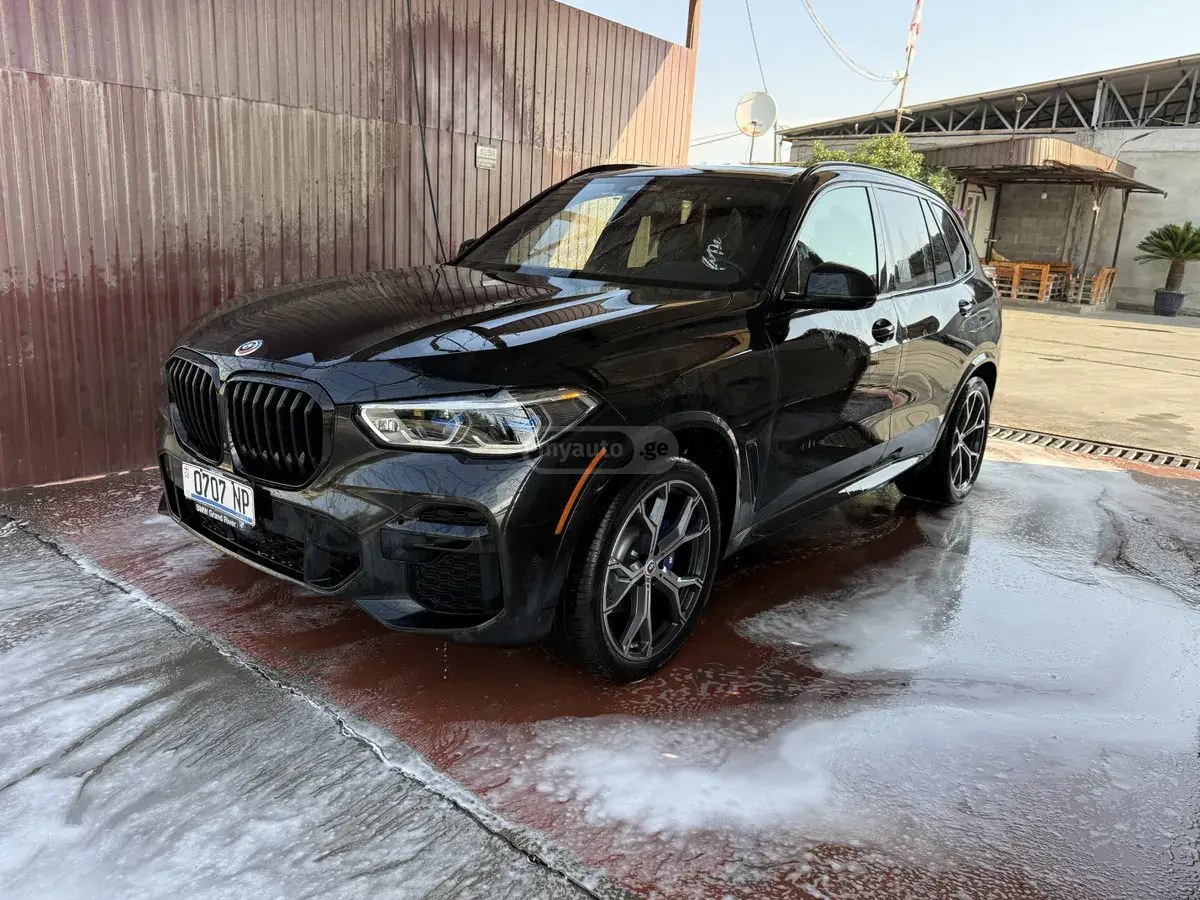 نمای دیگر بی ام و xDrive40i 4dr دیفرانسیل تمام 2023