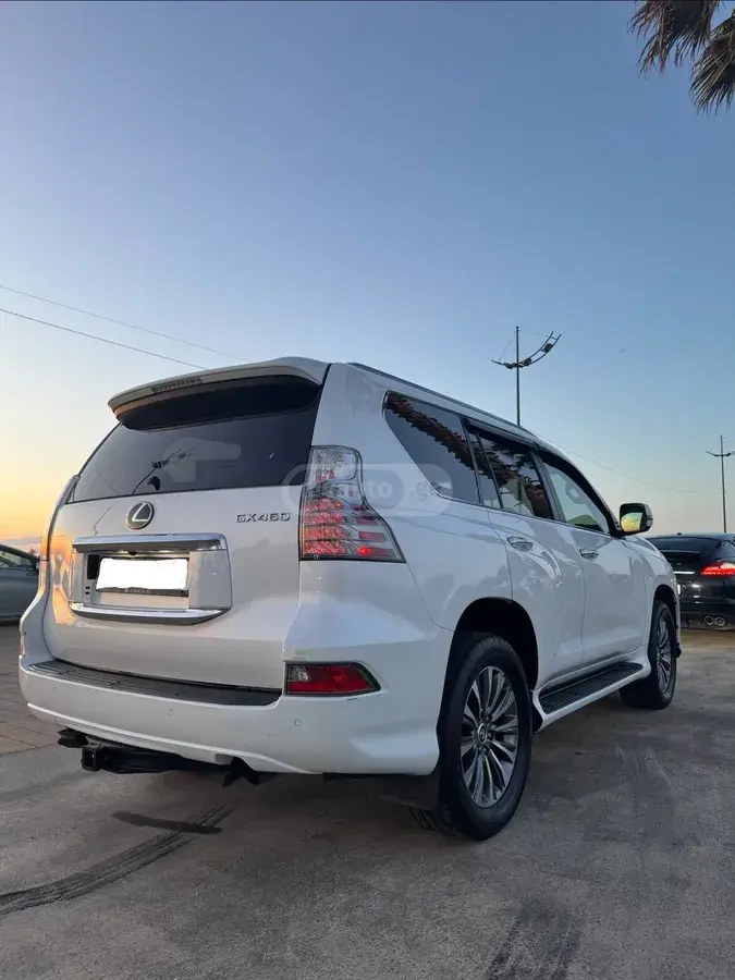 نمای دیگر لکسوس لوکس 4dr 4x4 اتوماتیک 2019