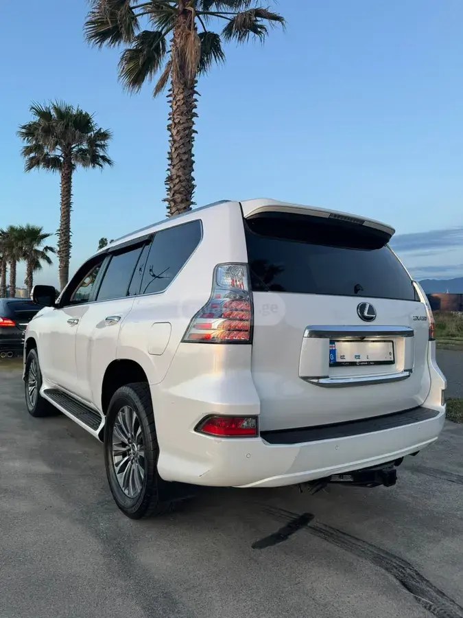 نمای دیگر لکسوس لوکس 4dr 4x4 اتوماتیک 2019