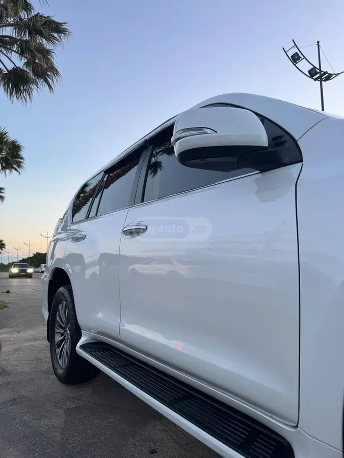 نمای دیگر لکسوس لوکس 4dr 4x4 اتوماتیک 2019