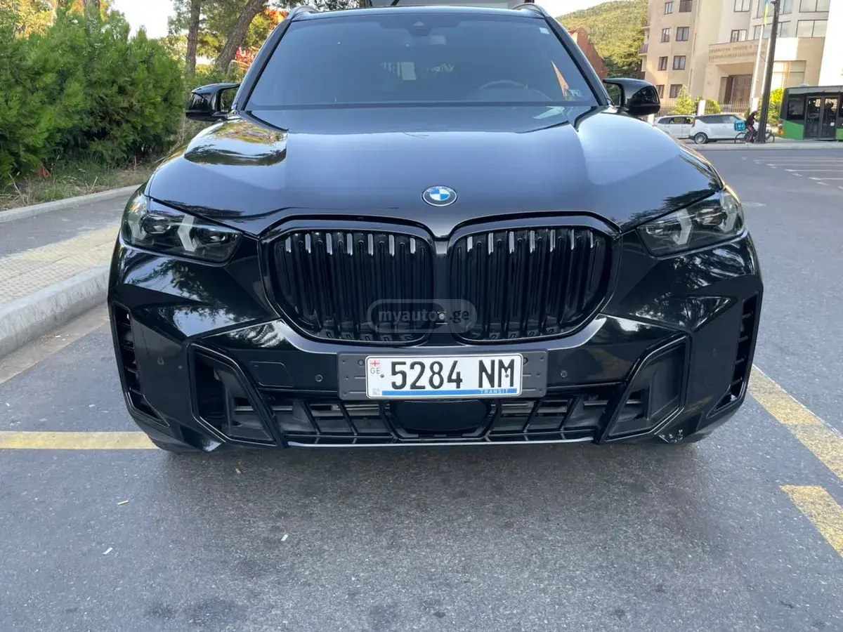 بی ام و xDrive40i 4 در چهار چرخ محرک 2021