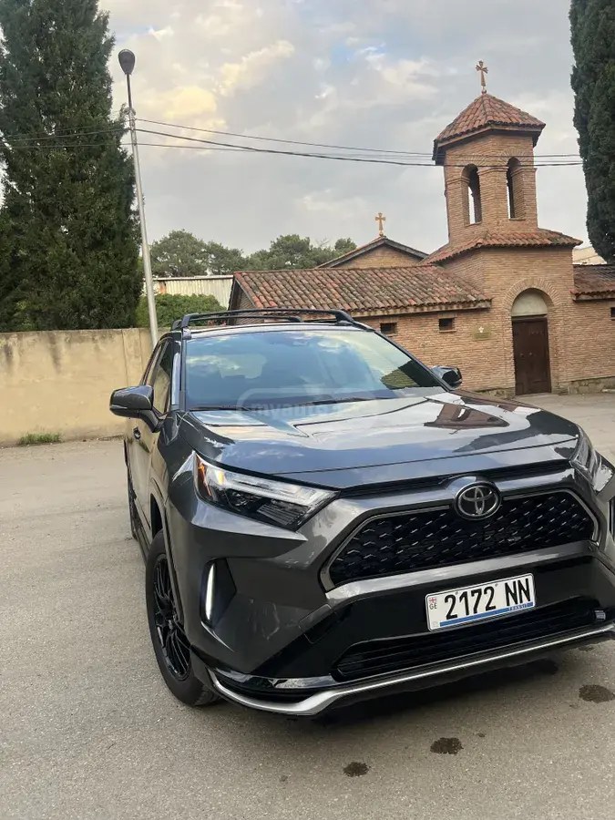 نمای دیگر تویوتا SE 4dr چهار چرخ محرک CVT 2024