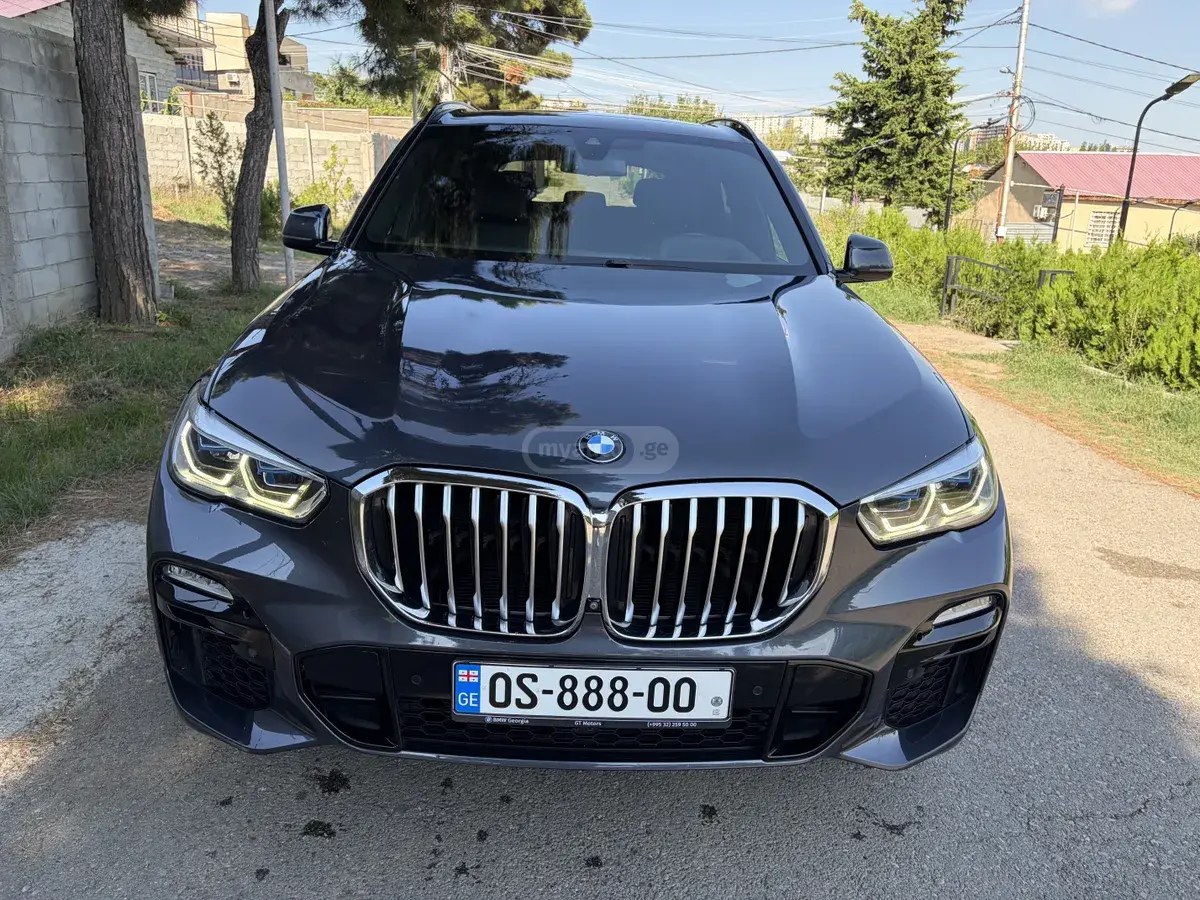 نمای دیگر بی ام و xDrive40i 4 در چهار چرخ محرک 2019