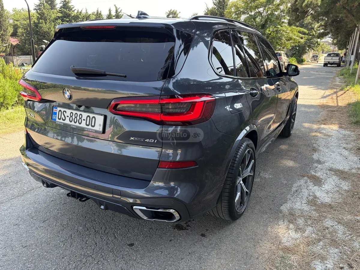 نمای دیگر بی ام و xDrive40i 4 در چهار چرخ محرک 2019