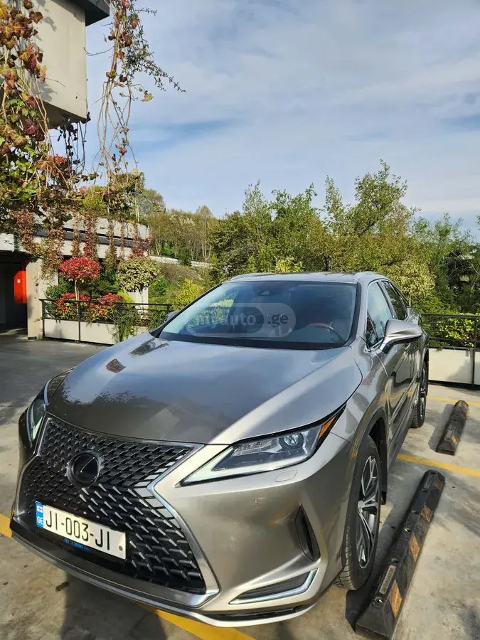 نمای دیگر لکسوس 2020