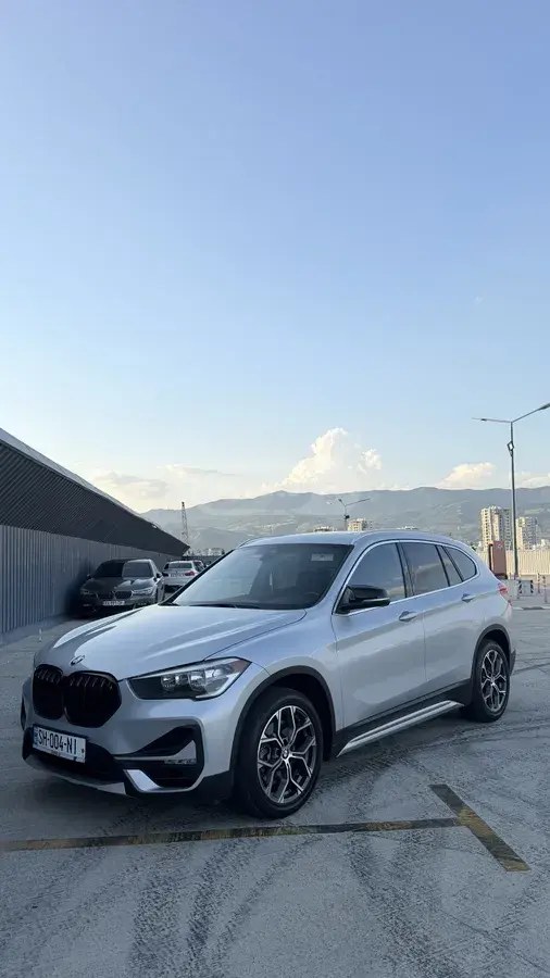نمای دیگر بی ام و xDrive28i 4 در چهار چرخ محرک 2020