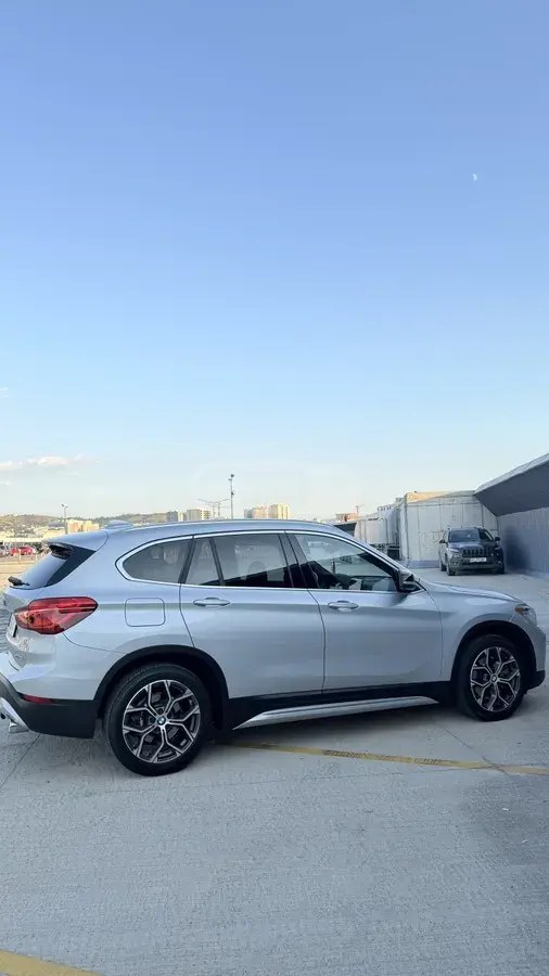 نمای دیگر بی ام و xDrive28i 4 در چهار چرخ محرک 2020