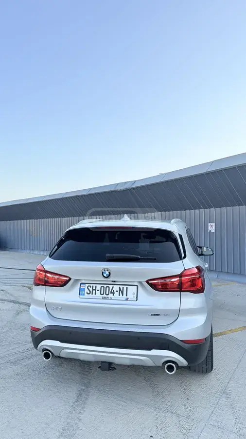 نمای دیگر بی ام و xDrive28i 4 در چهار چرخ محرک 2020