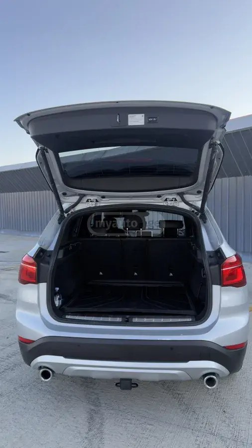 نمای دیگر بی ام و xDrive28i 4 در چهار چرخ محرک 2020