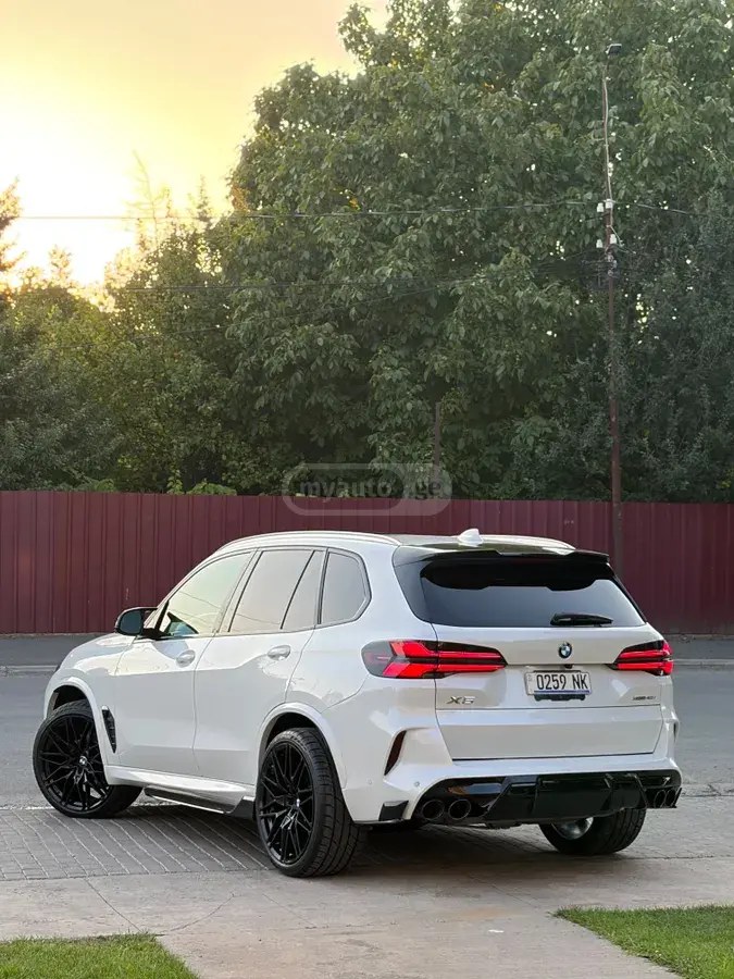 نمای دیگر بی ام و xDrive40i 4dr دیفرانسیل تمام 2023