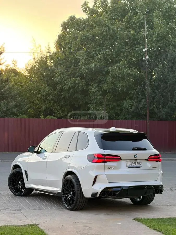 نمای دیگر بی ام و xDrive40i 4dr دیفرانسیل تمام 2023