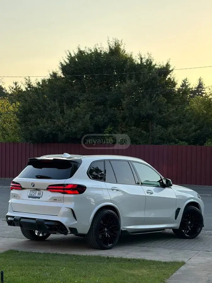 نمای دیگر بی ام و xDrive40i 4dr دیفرانسیل تمام 2023