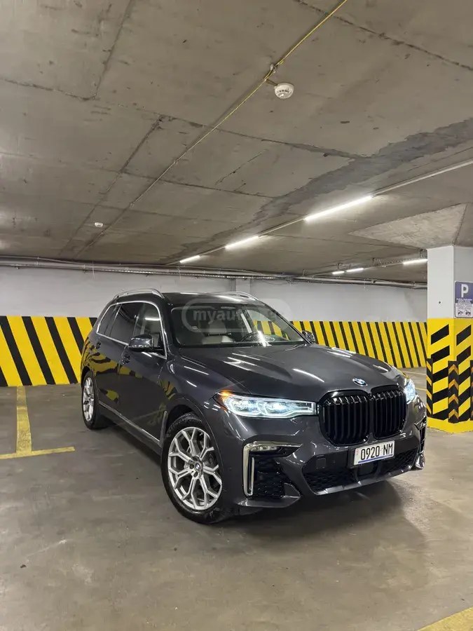نمای دیگر بی ام و xDrive40i 4 در چهار چرخ محرک 2019