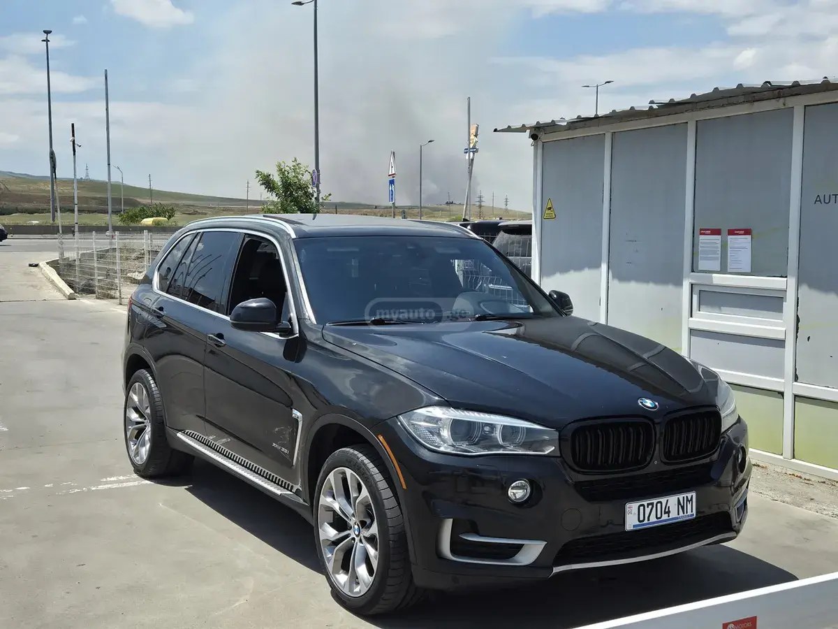 نمای دیگر بی ام و xDrive35i 4 در چهار چرخ محرک 2016