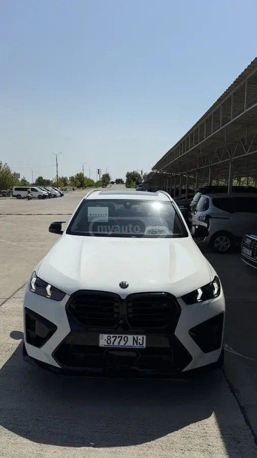 نمای دیگر بی ام و xDrive40i 4 در چهار چرخ محرک 2019