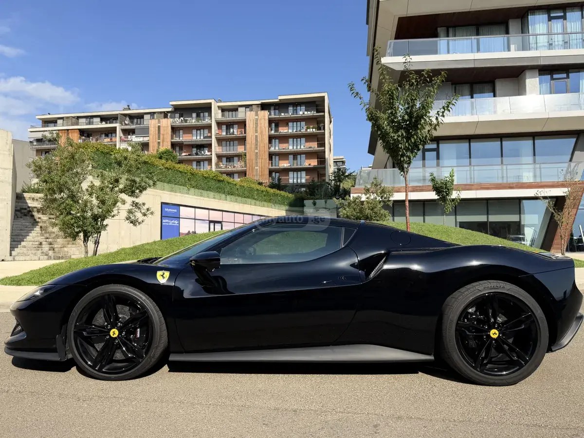 نمای دیگر فراری 296 GTB 3.0 V6 پلاگین هیبرید 2024