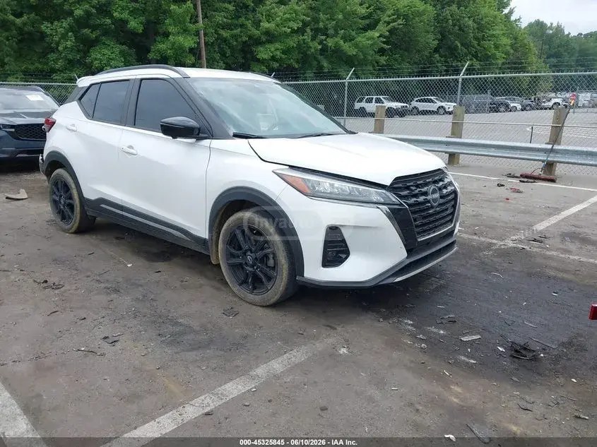 نیسان SR 4dr دیفرانسیل جلو CVT 2023