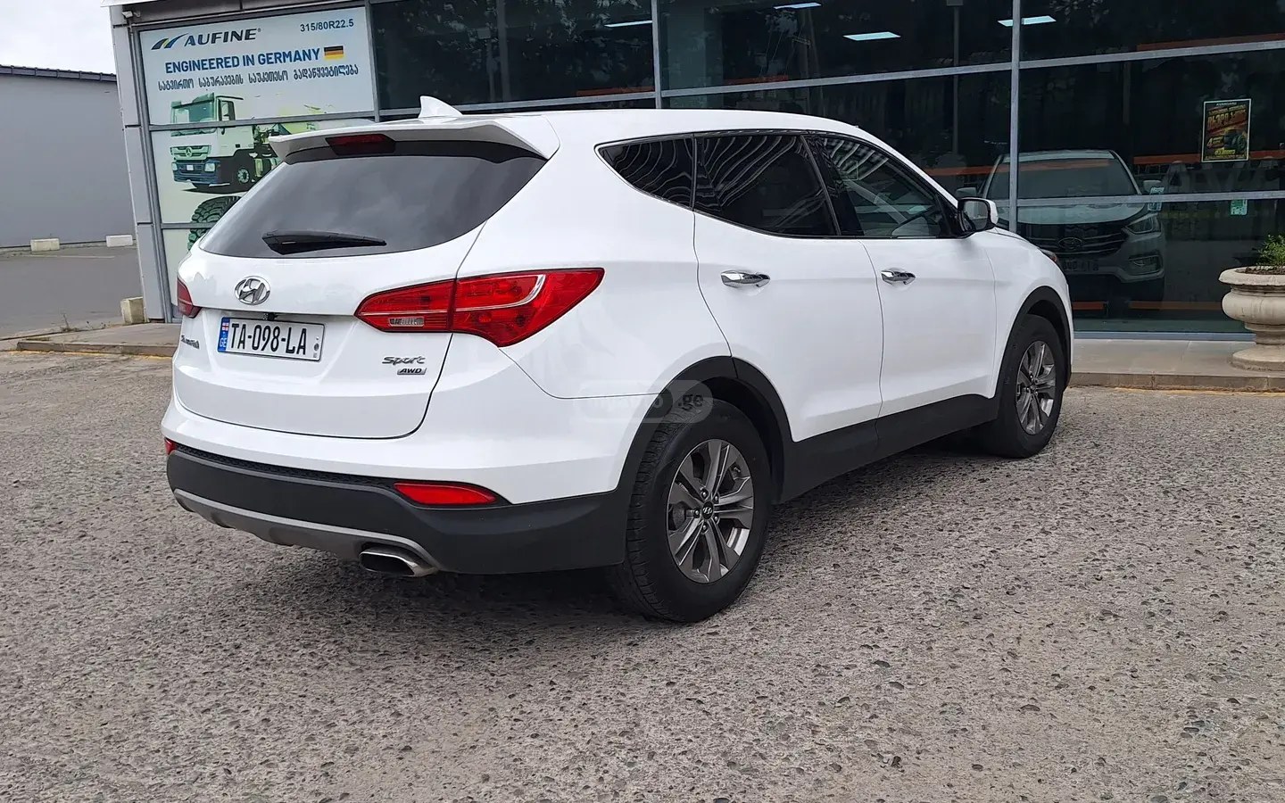 نمای دیگر هیوندای 2.4L 4dr چهار چرخ محرک اتوماتیک 2016