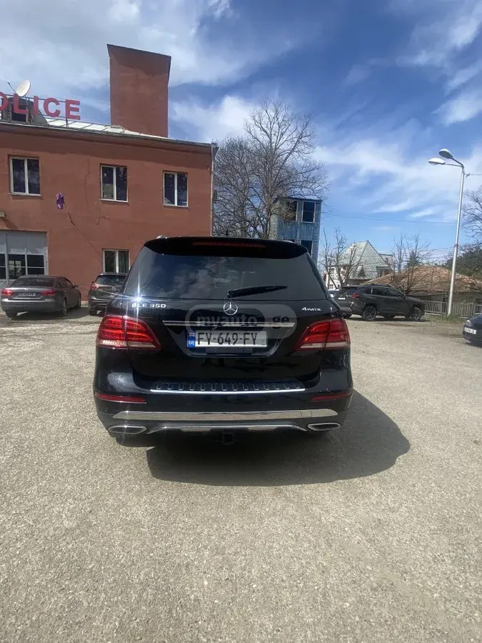 نمای دیگر مرسدس بنز پایه GLE 350 4 در تمام چرخ محرک 2018