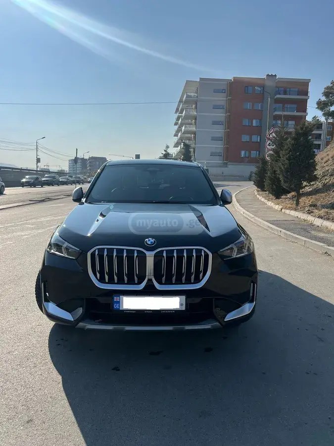 نمای دیگر بی ام و XDrive 2.0 i توین-پاور توربو 2023