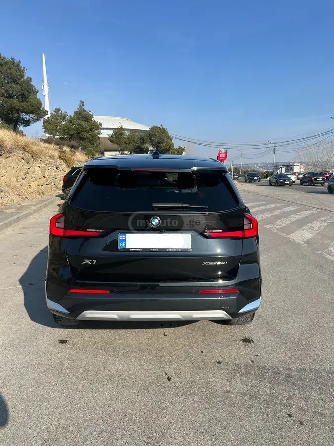 نمای دیگر بی ام و XDrive 2.0 i توین-پاور توربو 2023