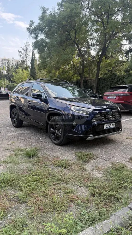 نمای دیگر تویوتا XSE 4 در دیفرانسیل تمام چرخ CVT 2021