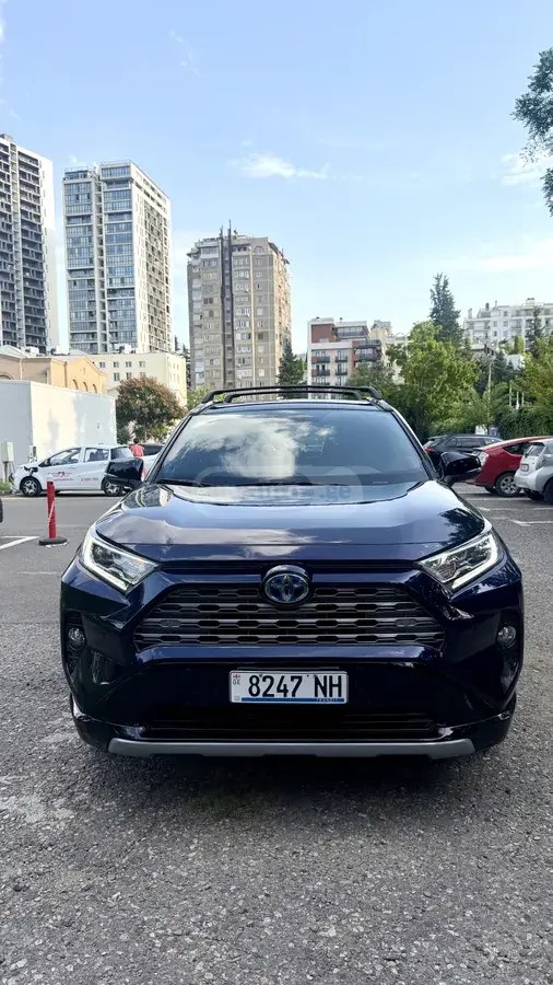 نمای دیگر تویوتا XSE 4 در دیفرانسیل تمام چرخ CVT 2021
