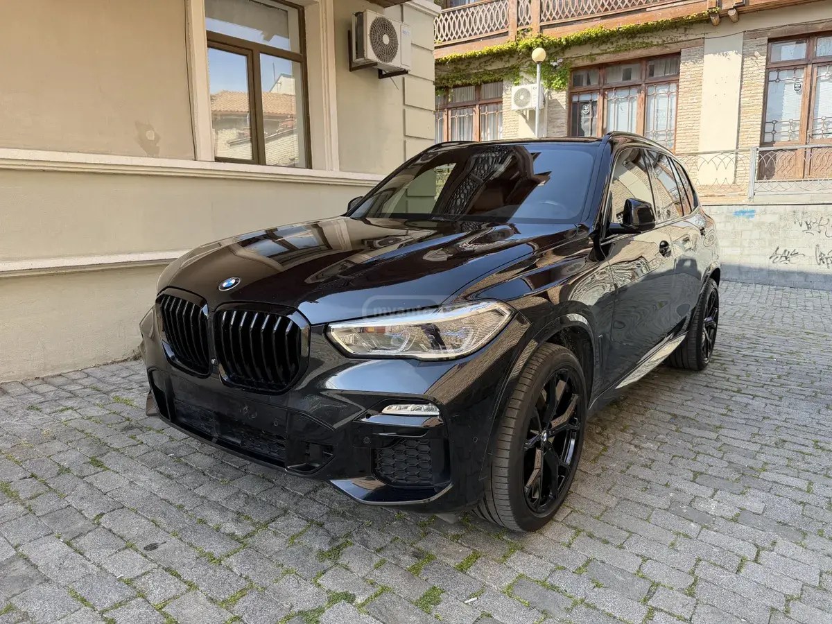 نمای دیگر بی ام و xDrive50i 4dr چهار چرخ محرک 2019