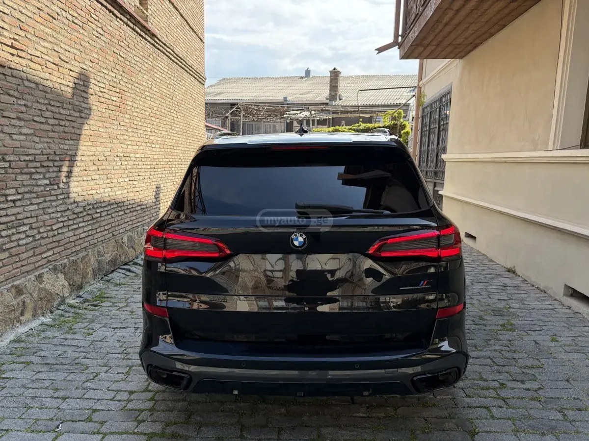 نمای دیگر بی ام و xDrive50i 4dr چهار چرخ محرک 2019