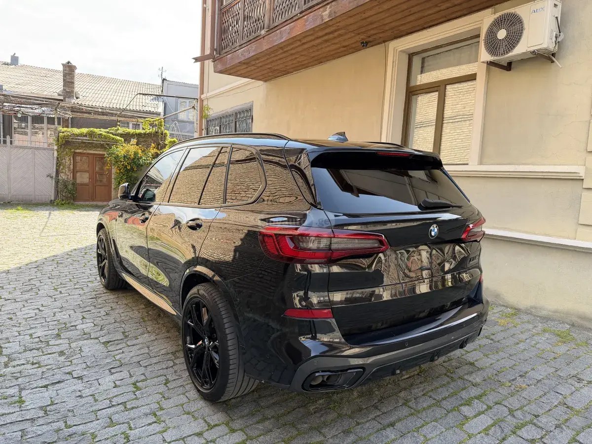نمای دیگر بی ام و xDrive50i 4dr چهار چرخ محرک 2019