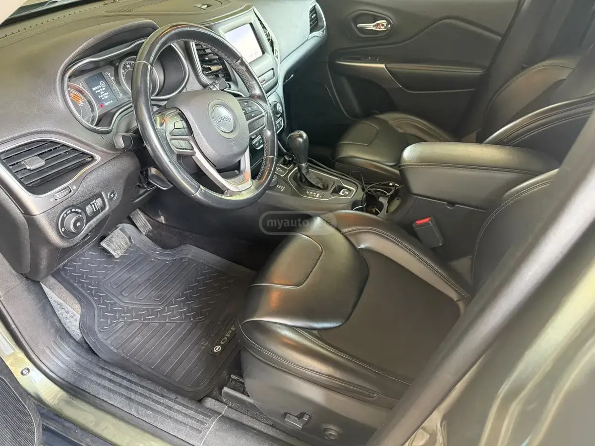 نمای دیگر جیپ لاتیتود پلاس 4dr 4x4 اتوماتیک 2018