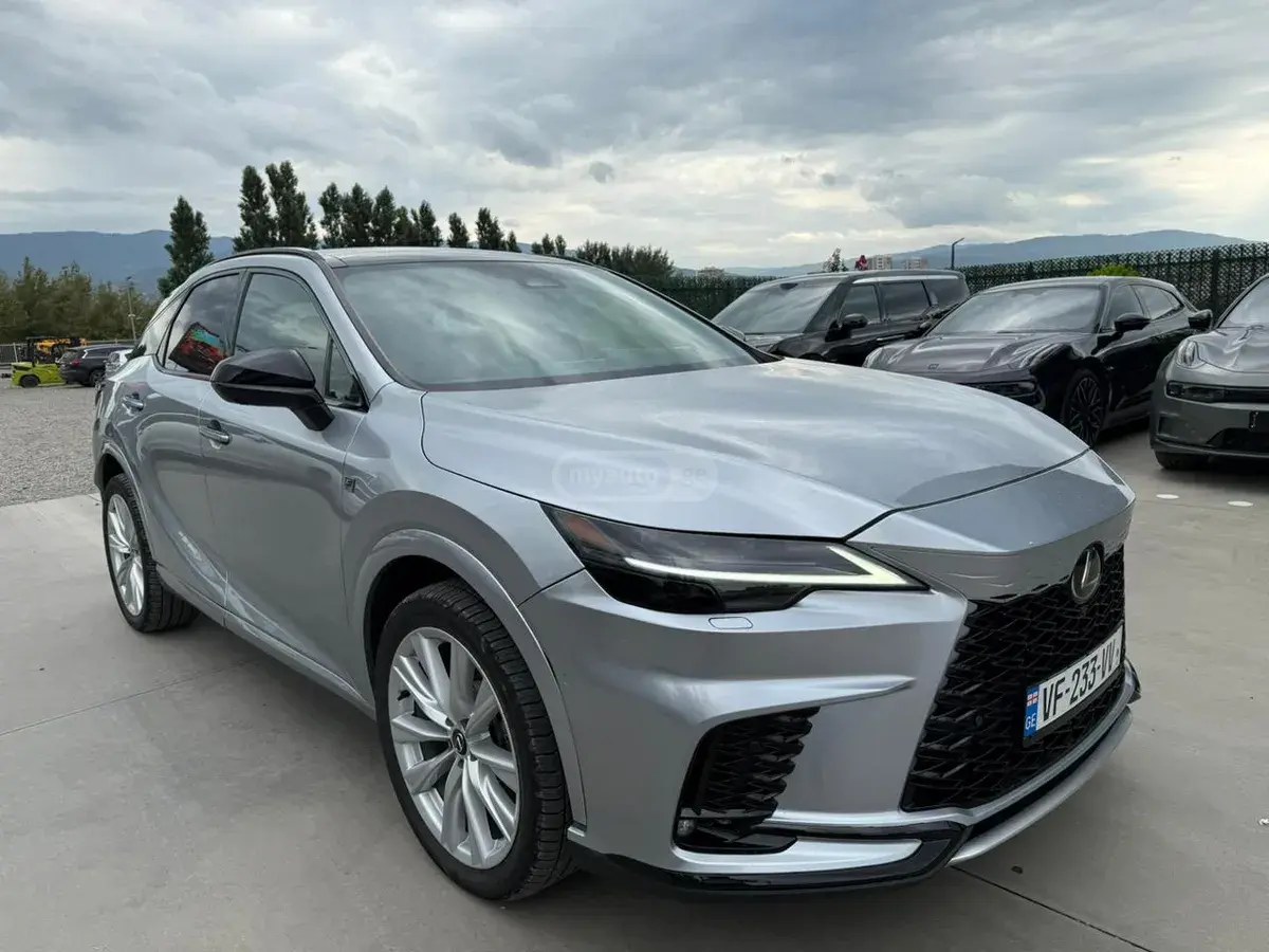 نمای دیگر لکسوس F-Sport 2023