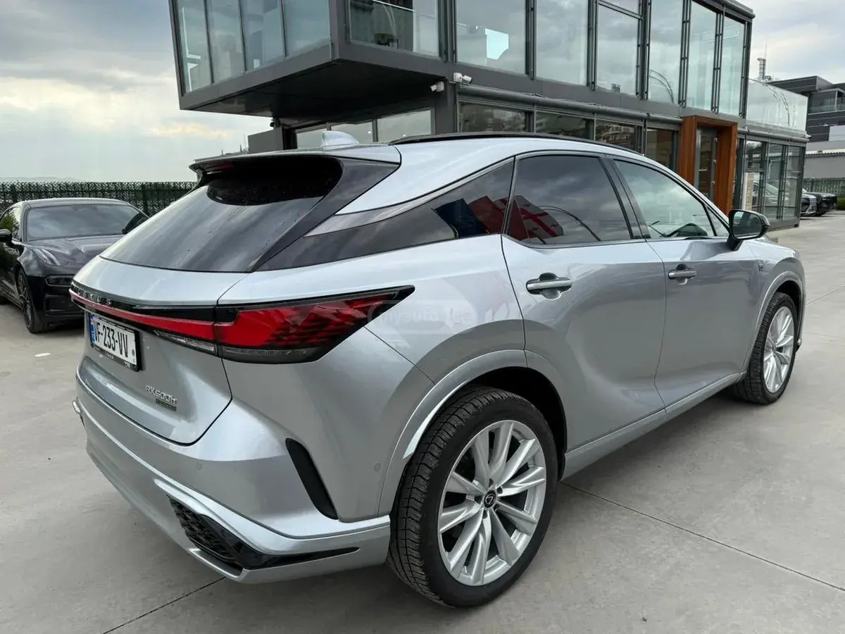 نمای دیگر لکسوس F-Sport 2023